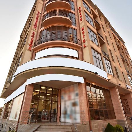 Hotel Grand ズグジジ エクステリア 写真