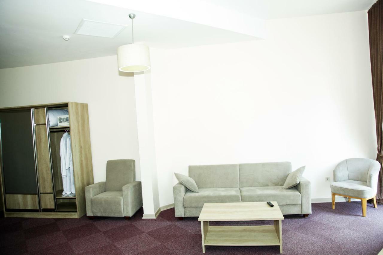 Hotel Grand ズグジジ エクステリア 写真